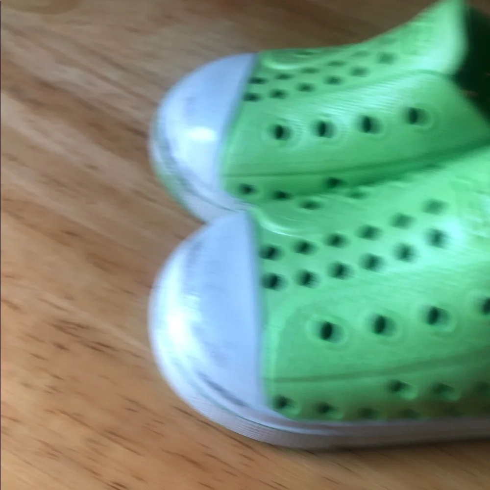 Kids I play Green Slip-On Water-Resistant Shoes